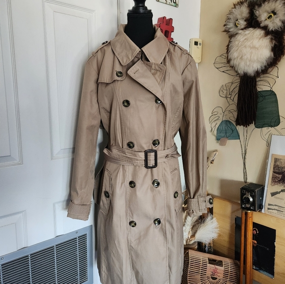 London Fog like new Trench Coat - Picture 3 of 7
